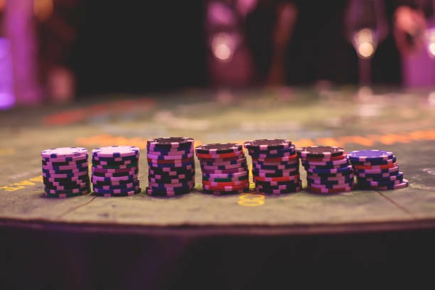 Close-up of live Hot Pot game results displayed on screen with real-time dealer action and betting terminals